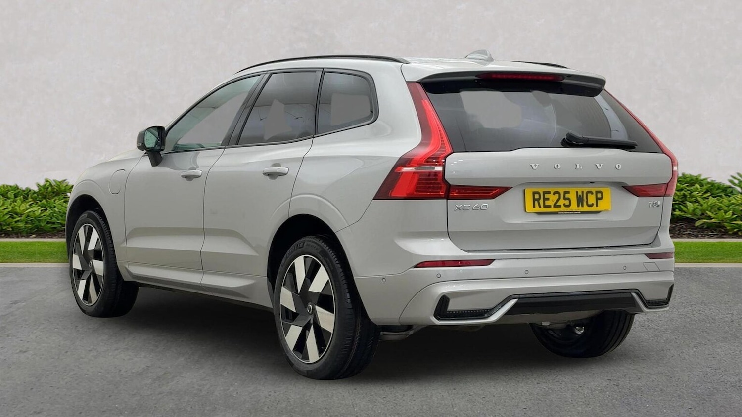 Used Volvo XC60 2025 for sale - 76464629: Photo 2