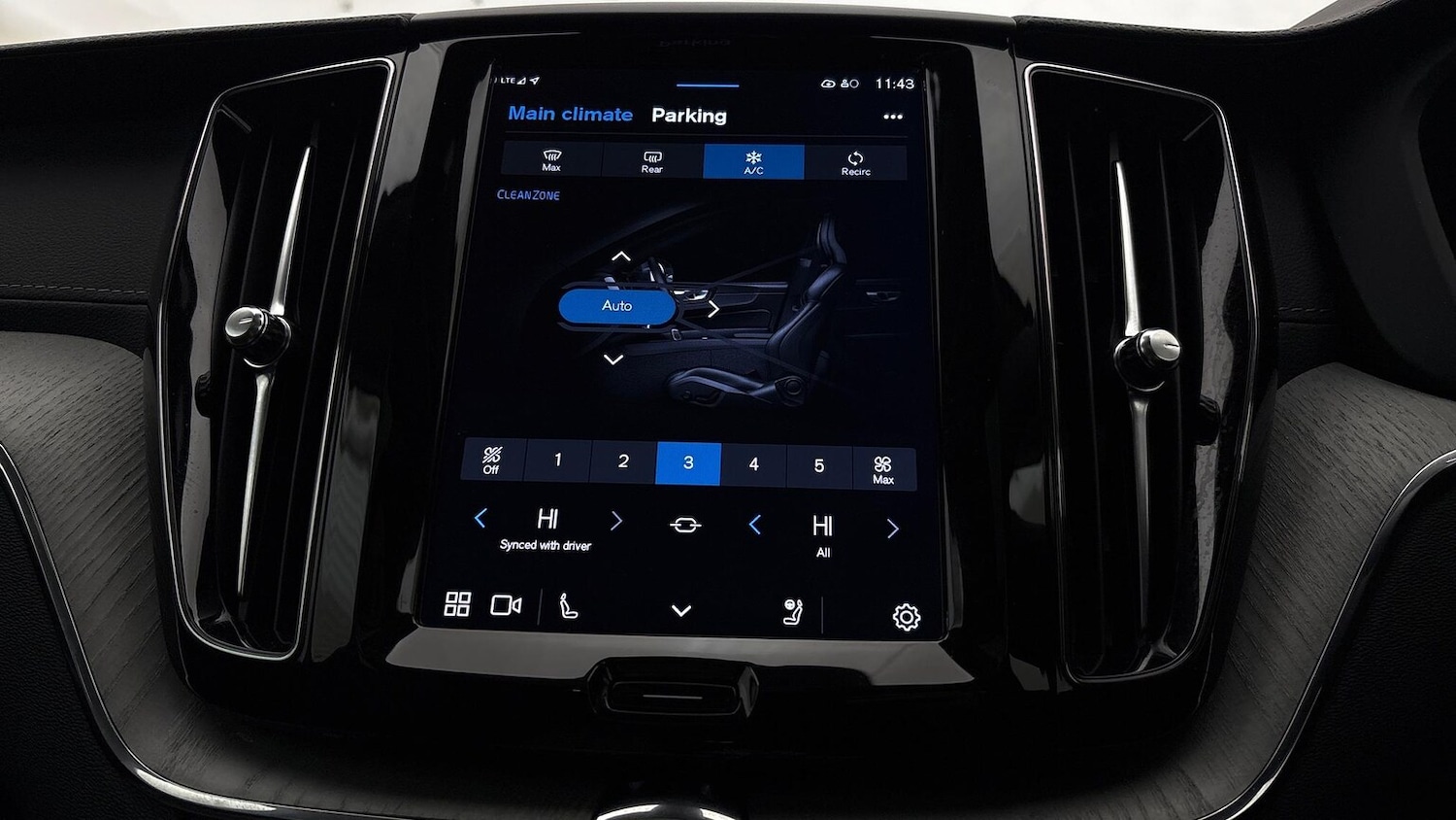 Used Volvo XC60 2025 for sale - 76464629: Photo 37