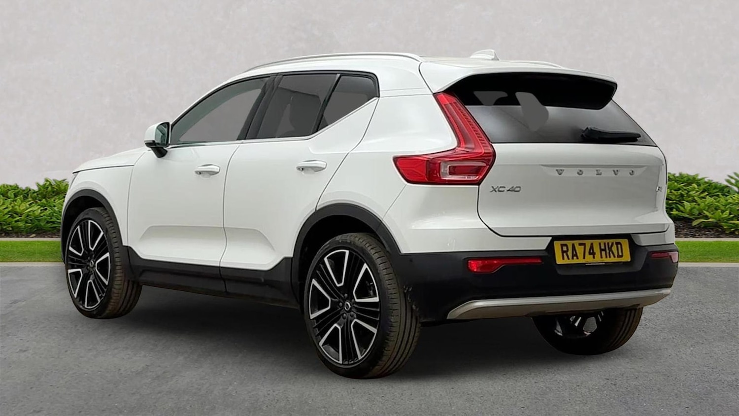 Used Volvo XC40 2025 for sale - 78194207: Photo 2