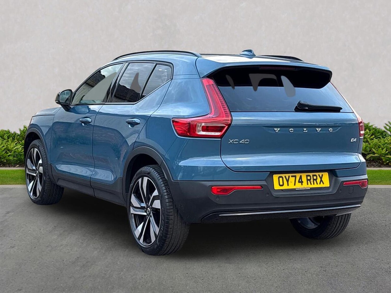 Used Volvo XC40 2024 for sale - 76490539: Photo 2