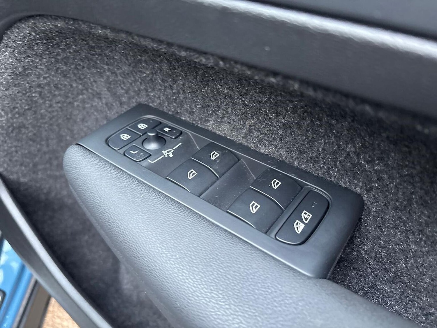 Used Volvo XC40 2024 for sale - 76490539: Photo 21