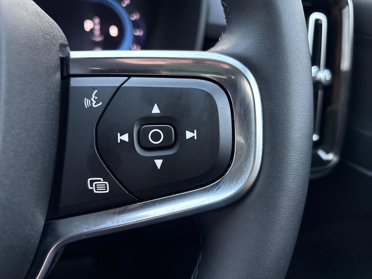 Used Volvo XC40 2024 for sale - 76490539: Photo 26