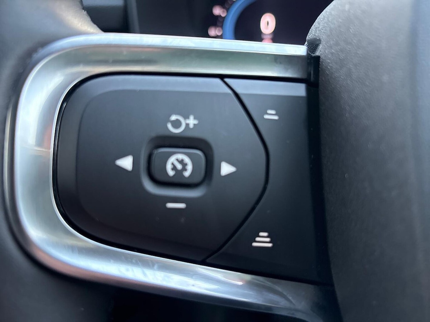 Used Volvo XC40 2024 for sale - 76490539: Photo 27