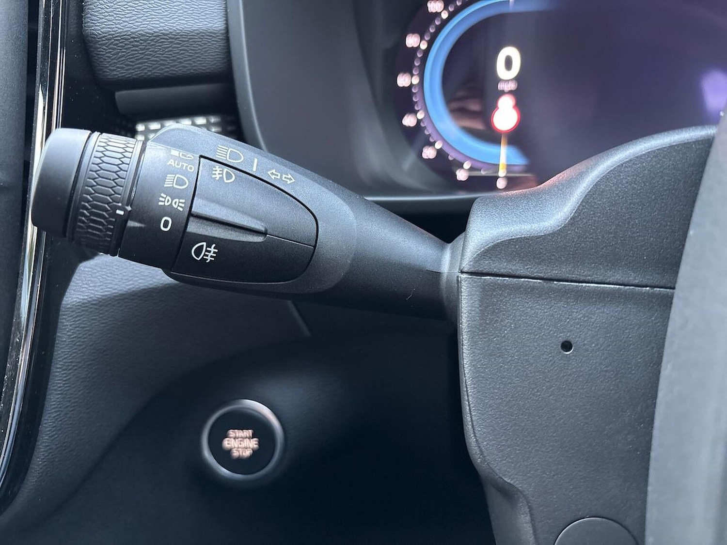 Used Volvo XC40 2024 for sale - 76490539: Photo 29