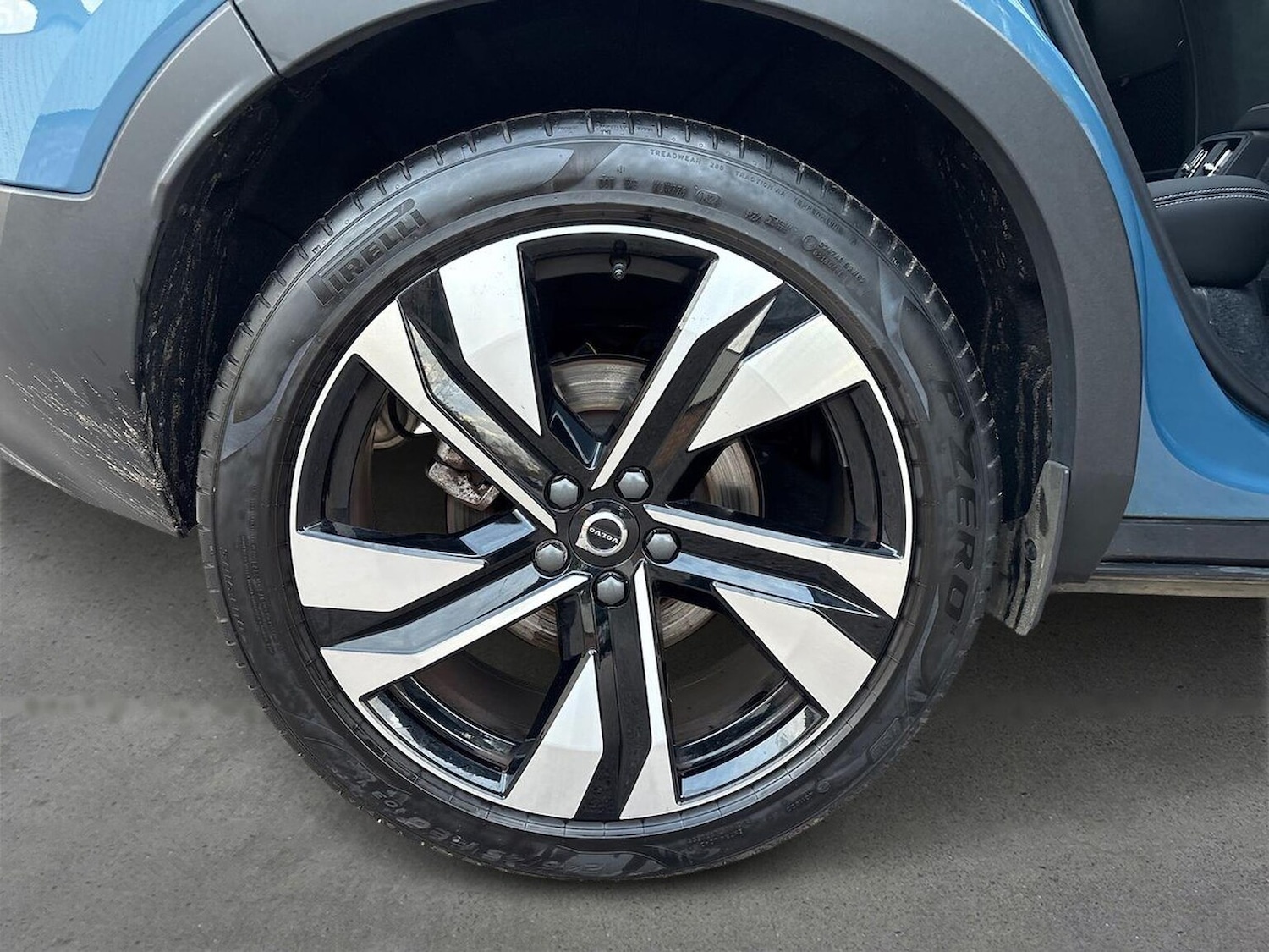 Used Volvo XC40 2024 for sale - 76490539: Photo 6