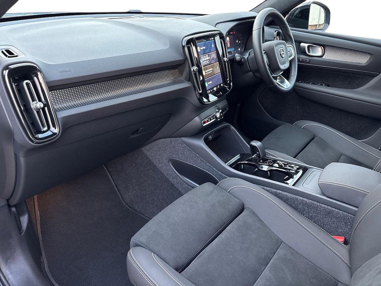 Used Volvo XC40 2024 for sale - 76490539: Photo 7