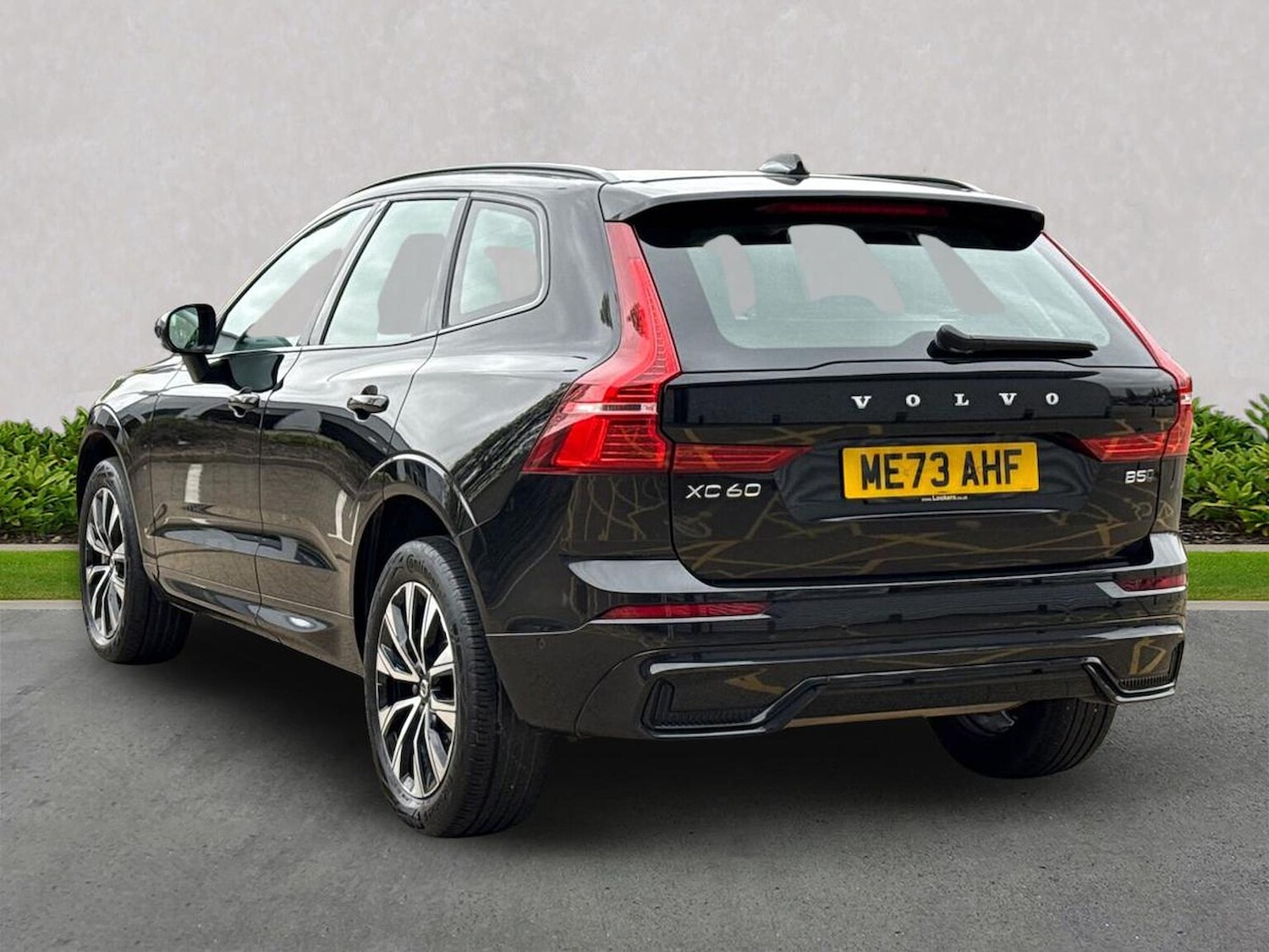 Used Volvo XC60 2024 for sale - 78210196: Photo 2