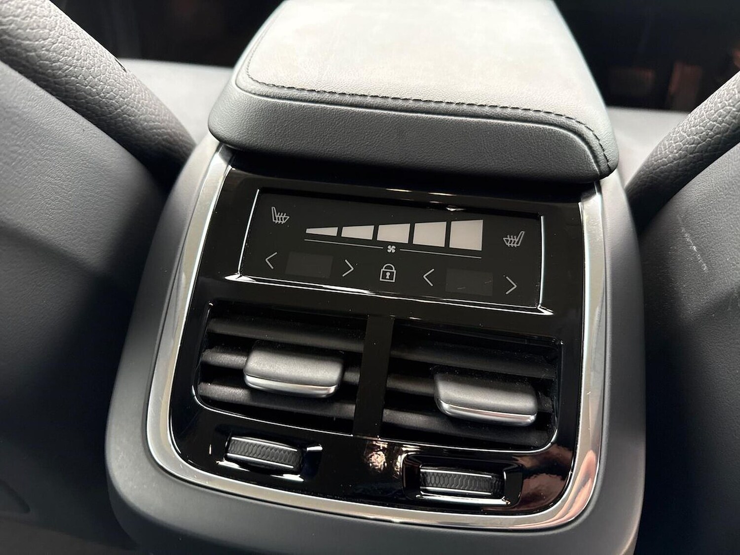 Used Volvo XC60 2024 for sale - 78210196: Photo 40