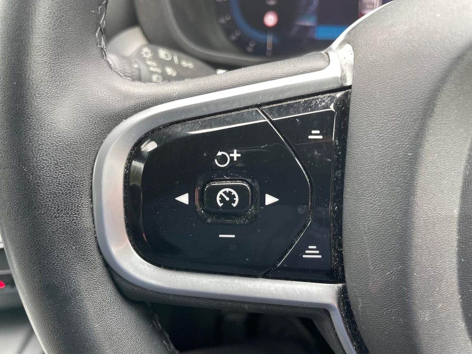 Used Volvo XC60 2022 for sale - 76527331: Photo 25