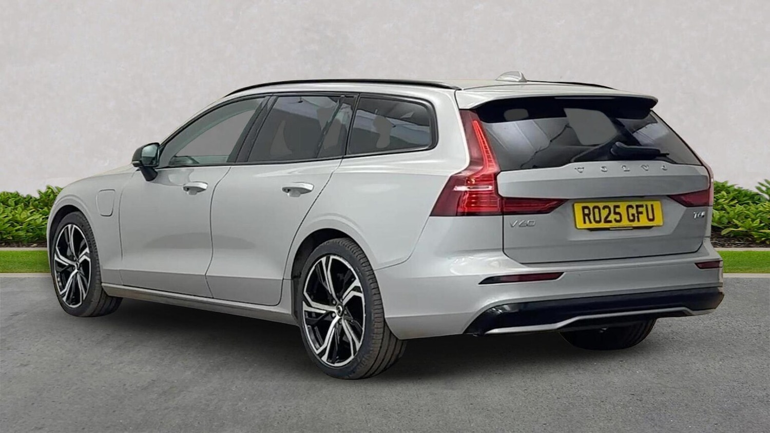 Used Volvo V60 2025 for sale - 77888666: Photo 2