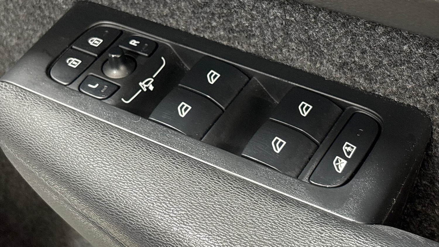 Used Volvo XC40 2025 for sale - 76464664: Photo 24