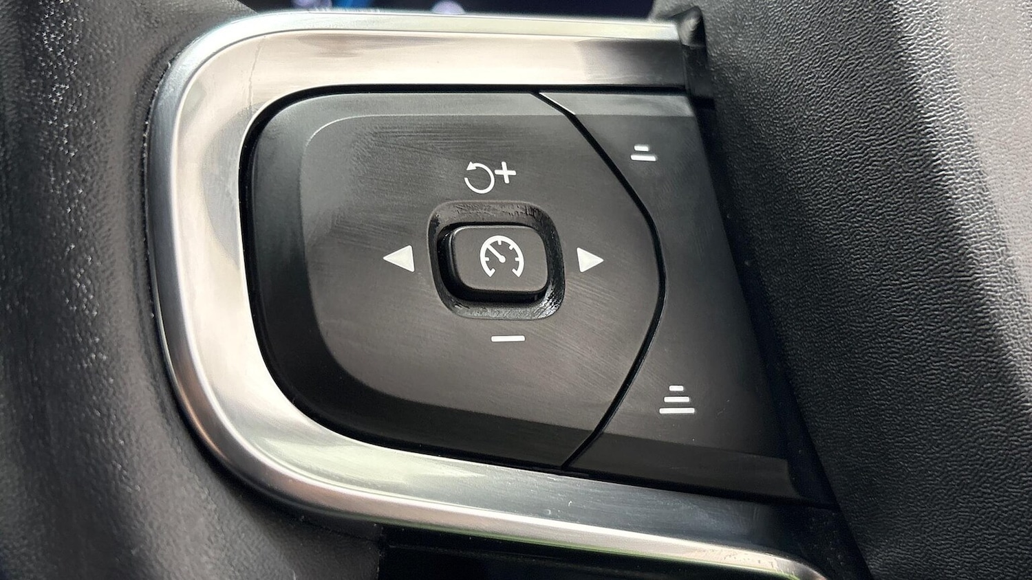 Used Volvo XC40 2025 for sale - 76464664: Photo 30