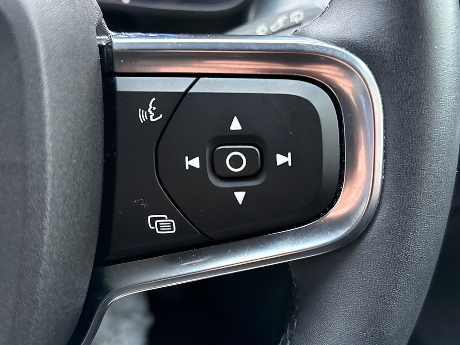 Used Volvo XC40 2022 for sale - 77056919: Photo 28