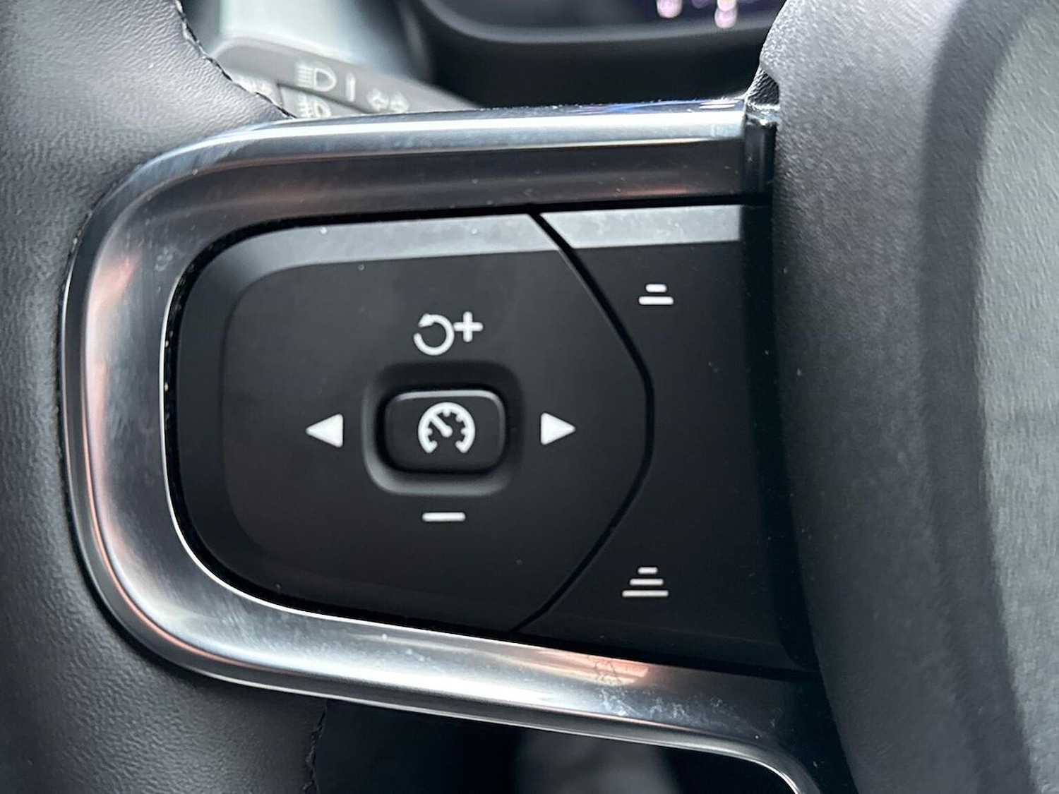 Used Volvo XC40 2022 for sale - 77056919: Photo 29