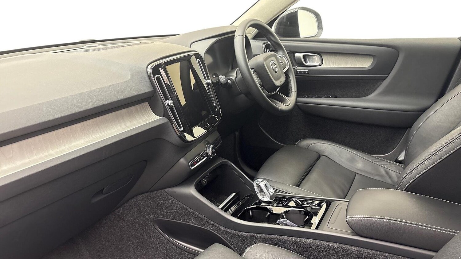 Used Volvo XC40 2024 for sale - 76471085: Photo 17