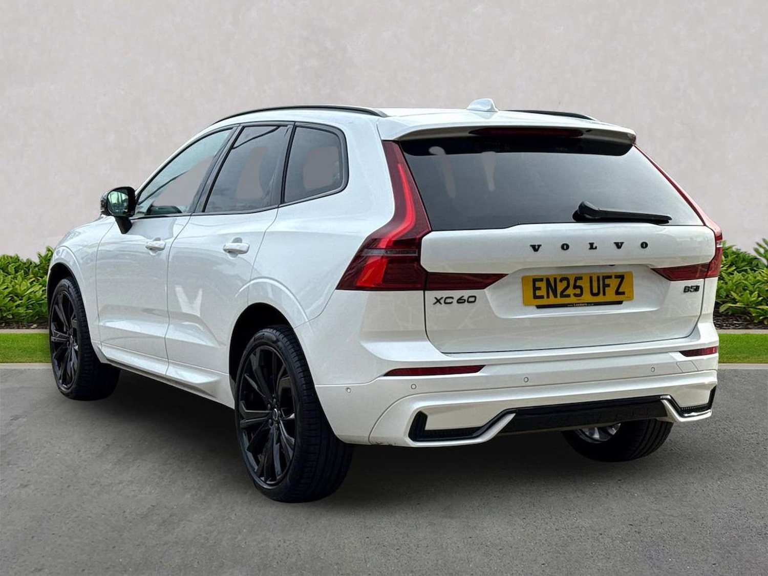 Used Volvo XC60 2025 for sale - 78193921: Photo 2