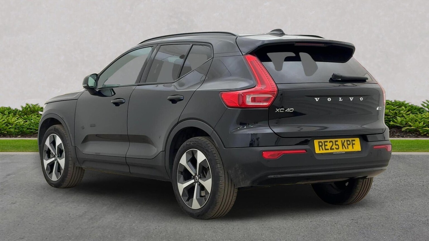 Used Volvo XC40 2025 for sale - 76471082: Photo 2