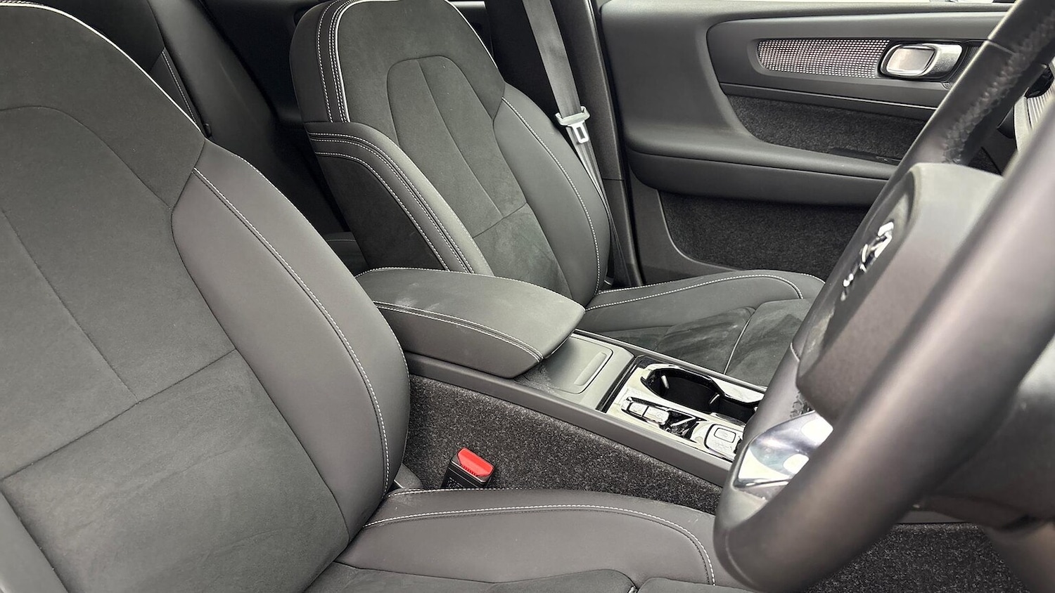 Used Volvo XC40 2025 for sale - 76471082: Photo 26