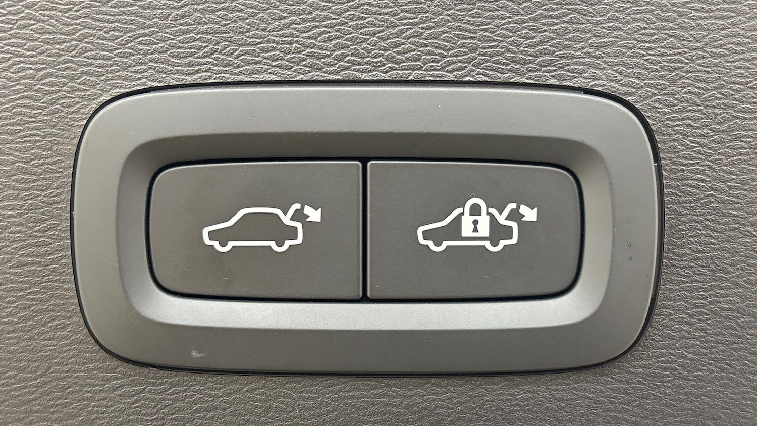 Used Volvo XC40 2025 for sale - 76471082: Photo 28