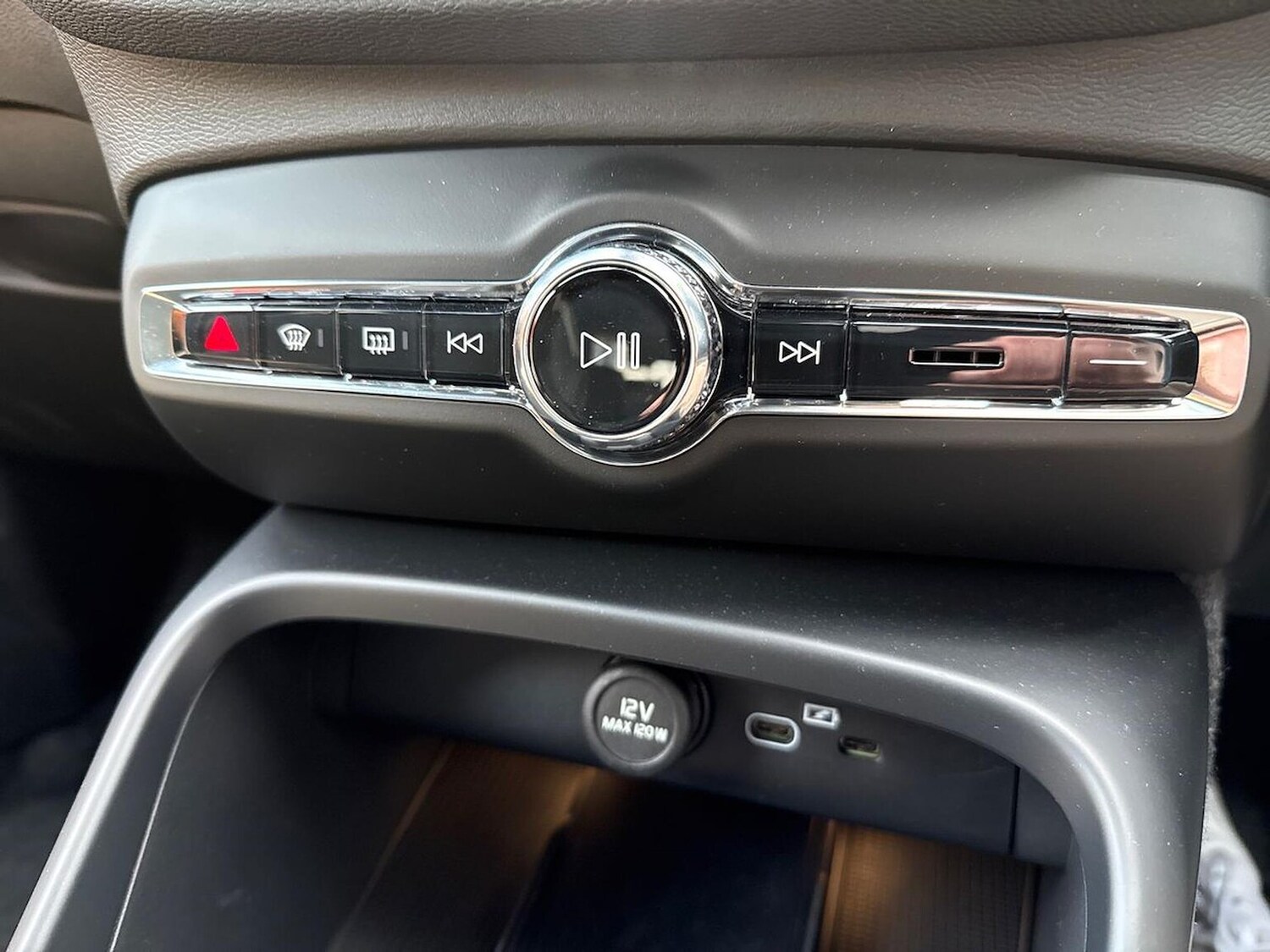 Used Volvo XC40 2025 for sale - 77487424: Photo 12