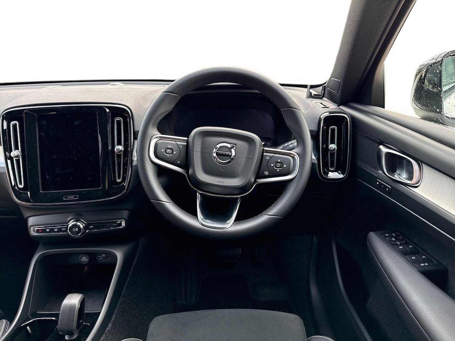 Used Volvo XC40 2025 for sale - 77487424: Photo 9