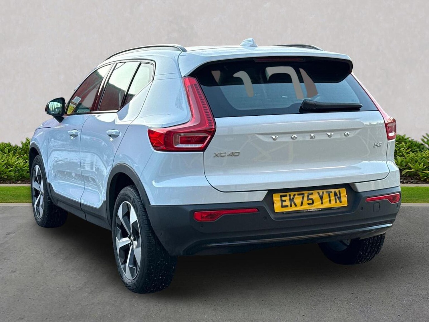 Used Volvo XC40 2025 for sale - 78192693: Photo 2