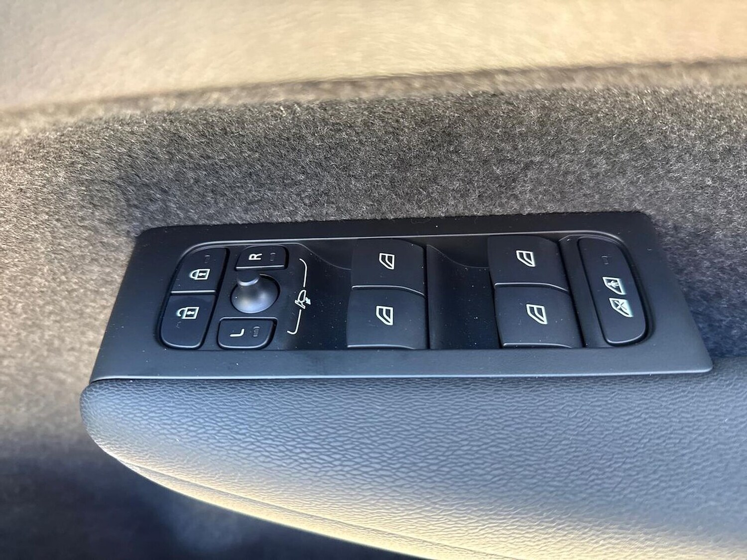 Used Volvo XC40 2025 for sale - 78192693: Photo 23