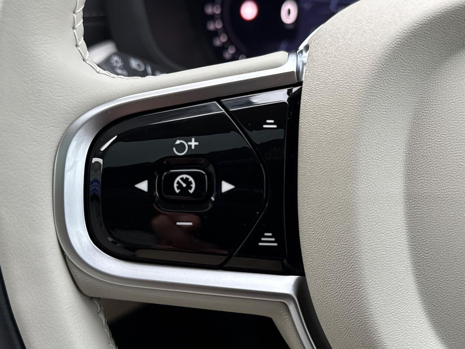 Used Volvo XC60 2025 for sale - 77516473: Photo 27