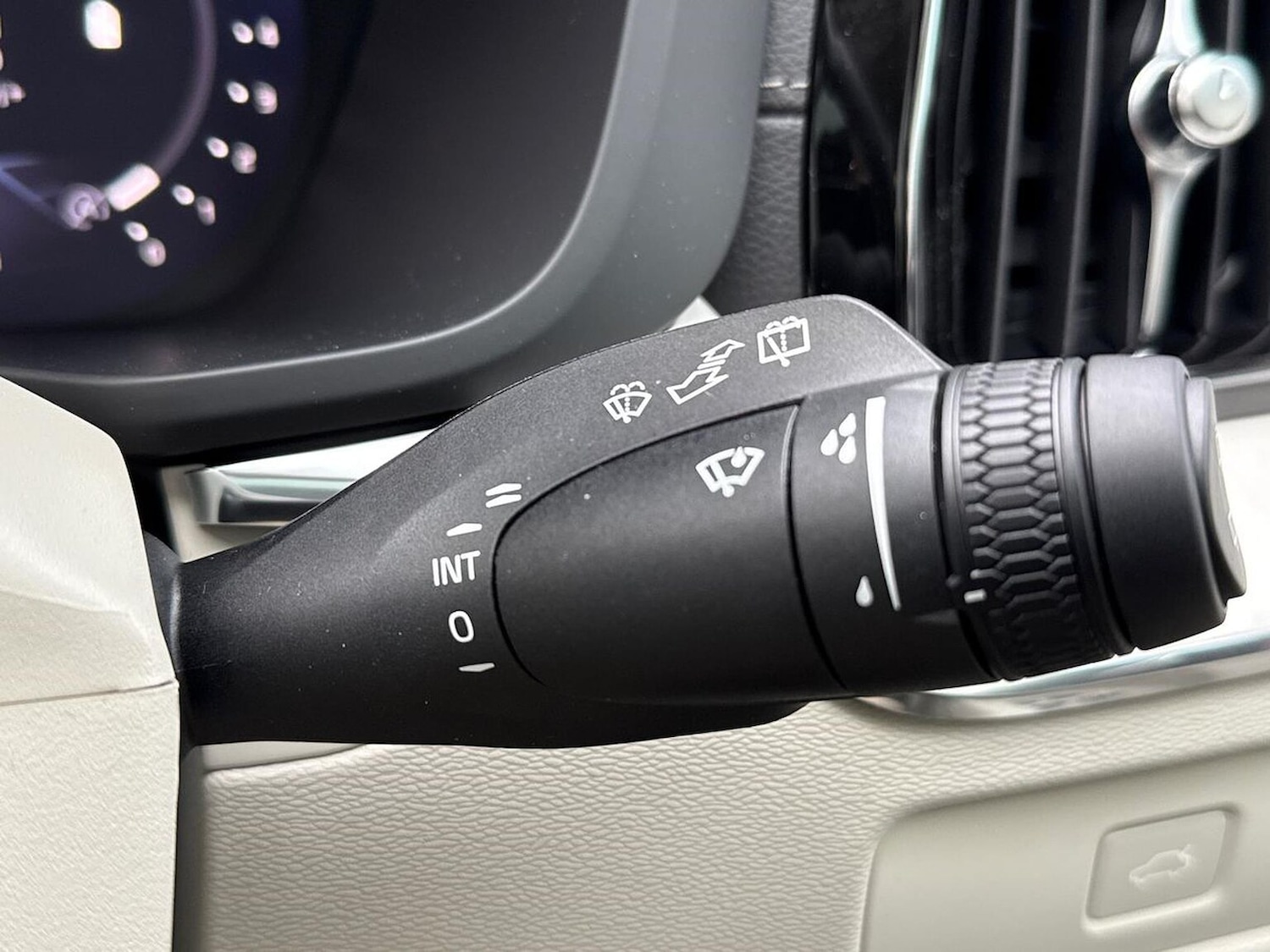 Used Volvo XC60 2025 for sale - 77516473: Photo 28