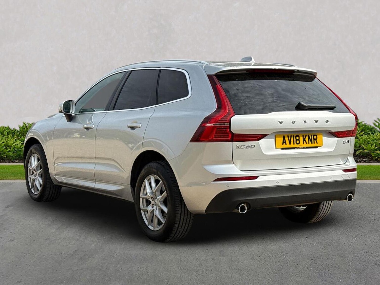 Used Volvo XC60 2018 for sale - 76149445: Photo 2