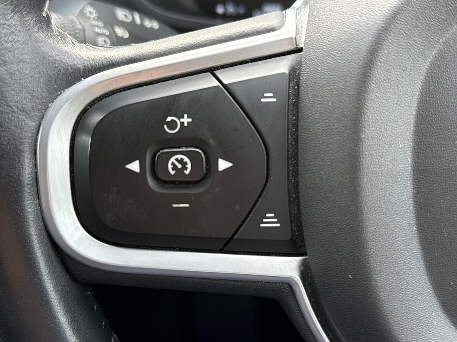 Used Volvo XC60 2018 for sale - 76149445: Photo 27