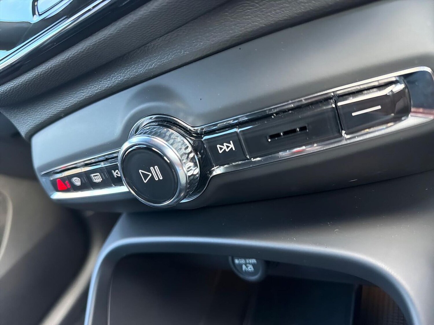 Used Volvo XC40 2025 for sale - 77487360: Photo 12