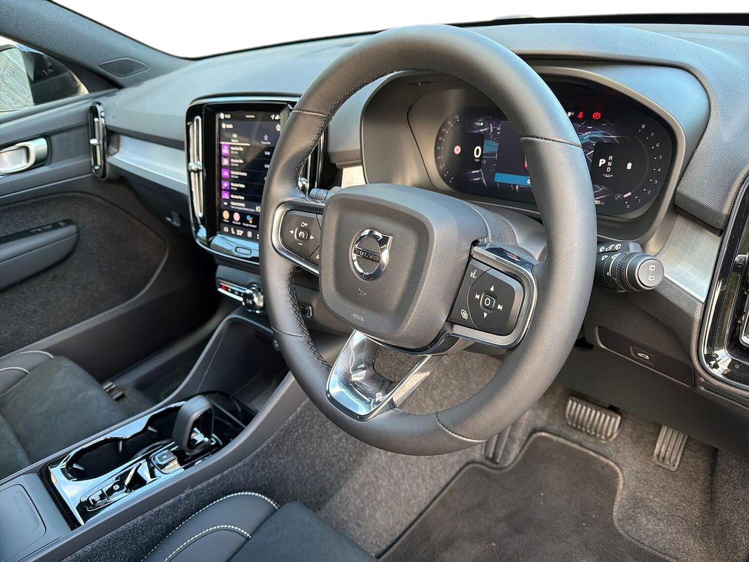 Used Volvo XC40 2025 for sale - 77487360: Photo 15