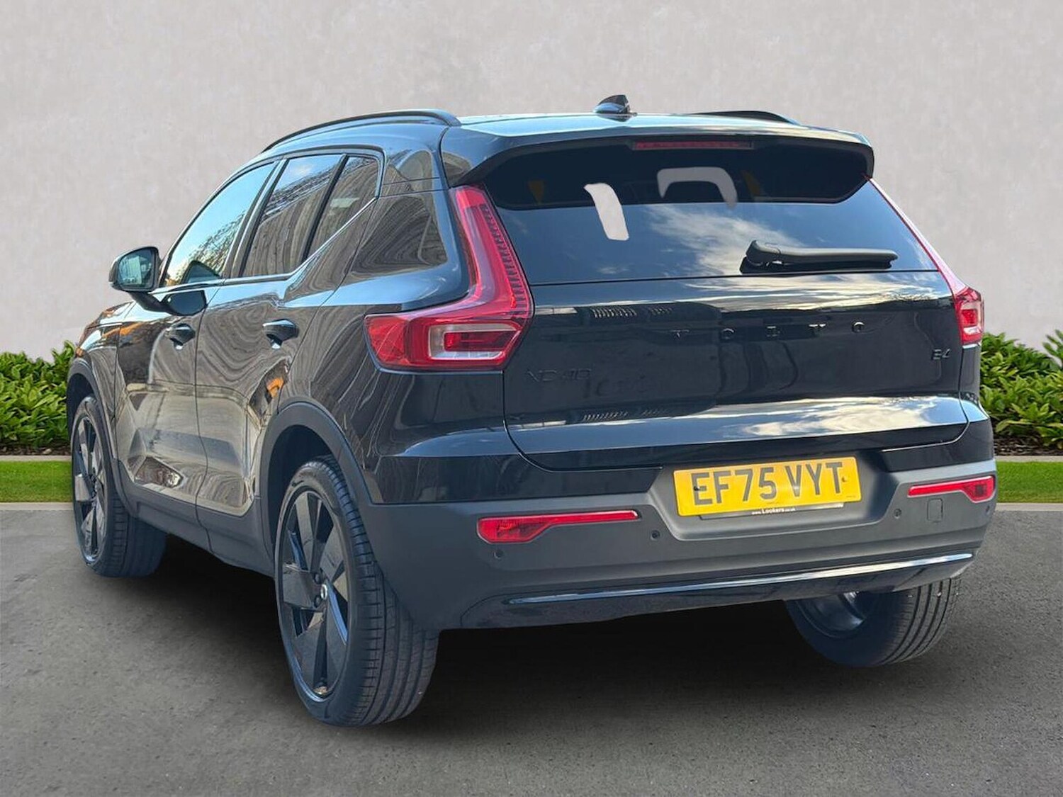 Used Volvo XC40 2025 for sale - 77487360: Photo 2
