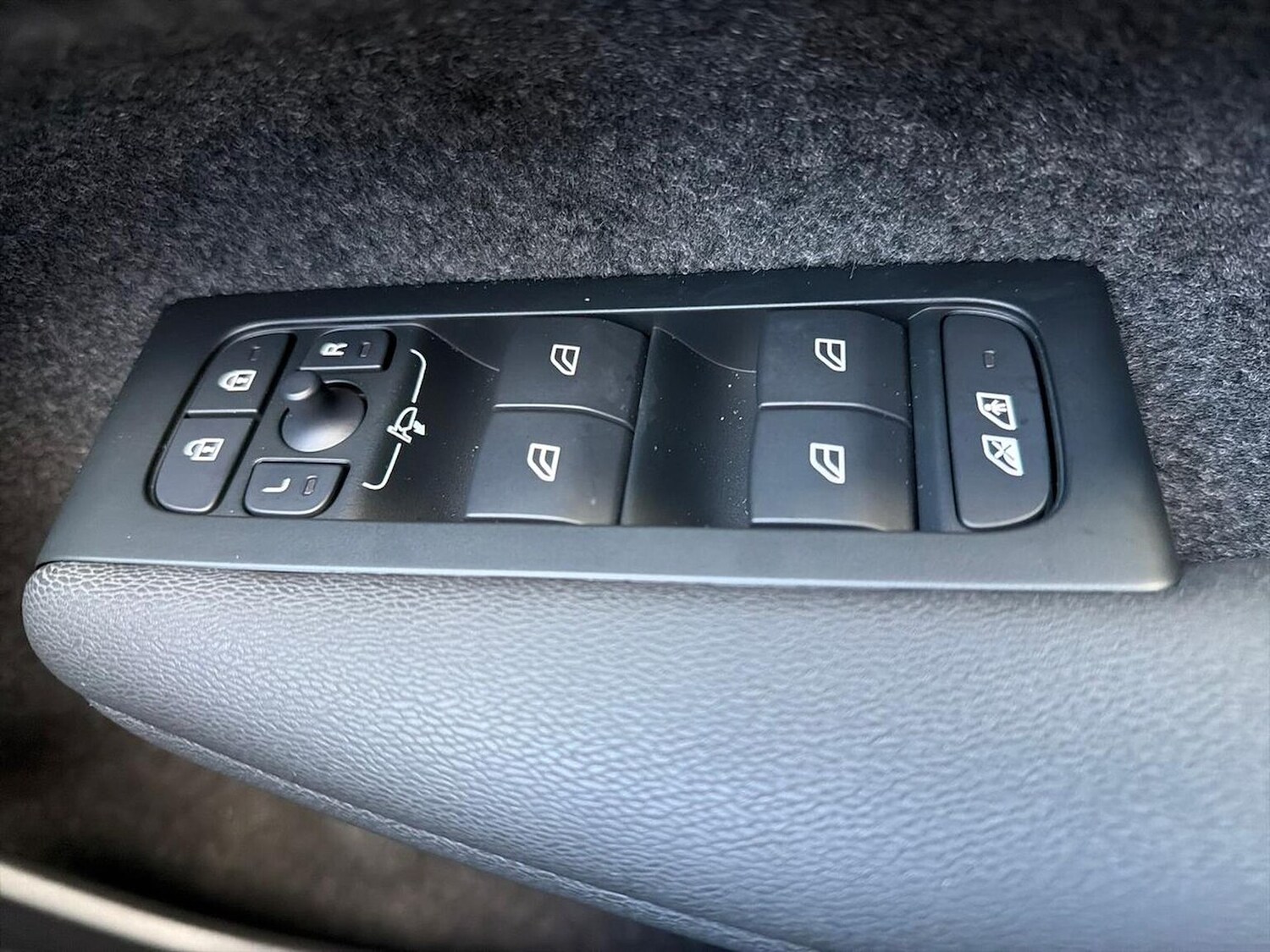 Used Volvo XC40 2025 for sale - 77487360: Photo 21