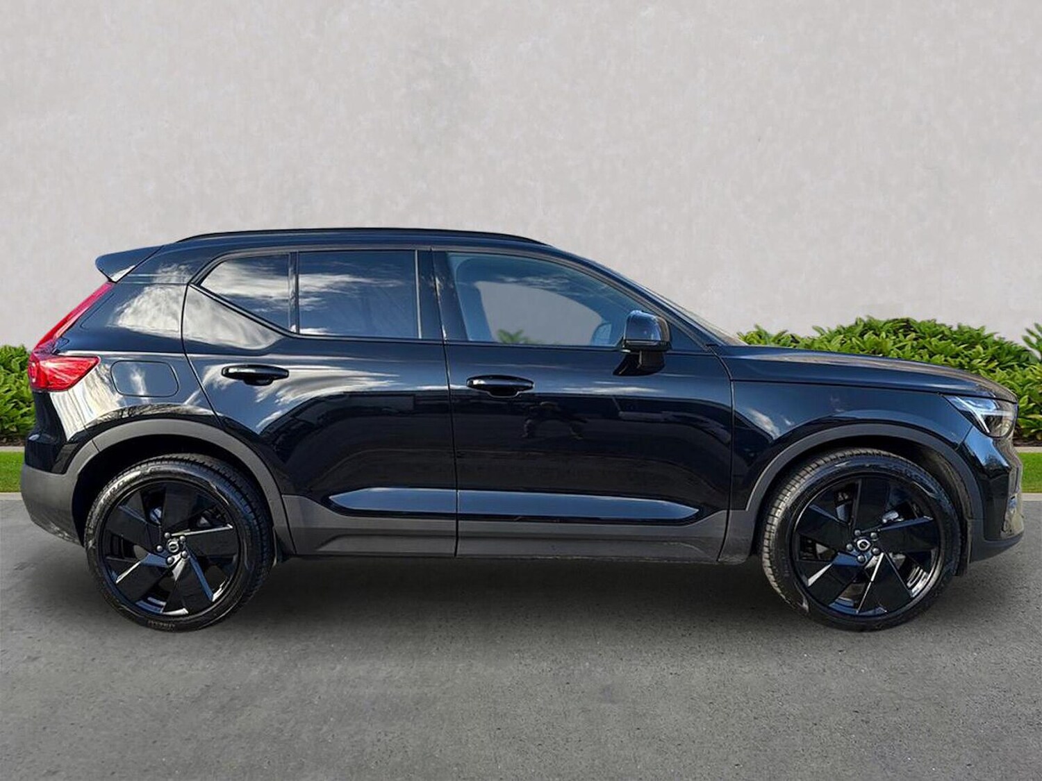Used Volvo XC40 2025 for sale - 77487360: Photo 3