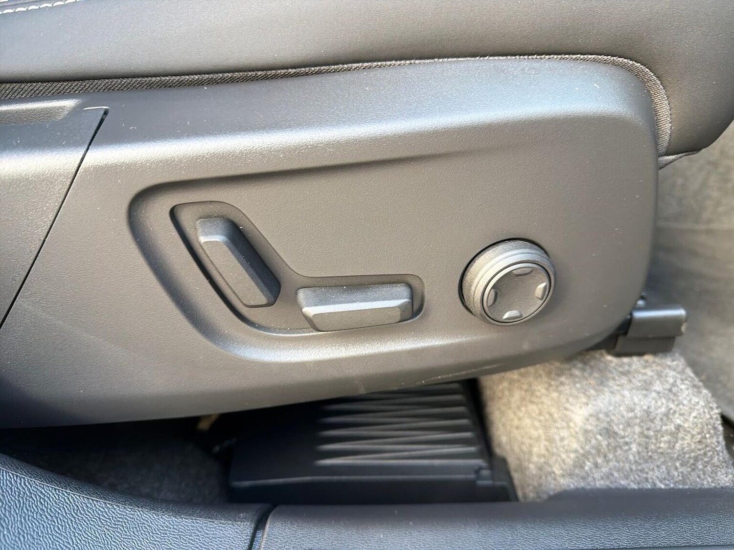 Used Volvo XC40 2025 for sale - 77487360: Photo 30