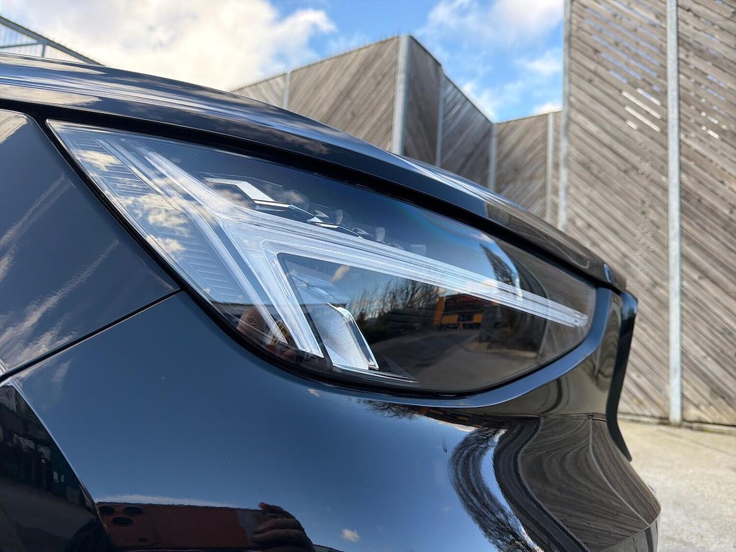 Used Volvo XC40 2025 for sale - 77487360: Photo 33