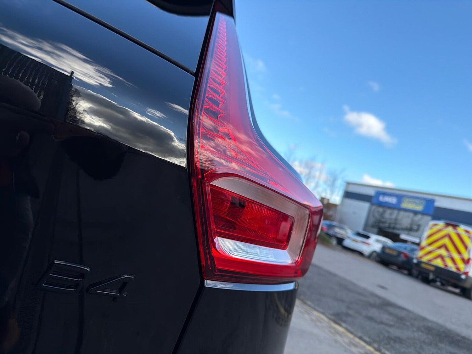 Used Volvo XC40 2025 for sale - 77487360: Photo 35