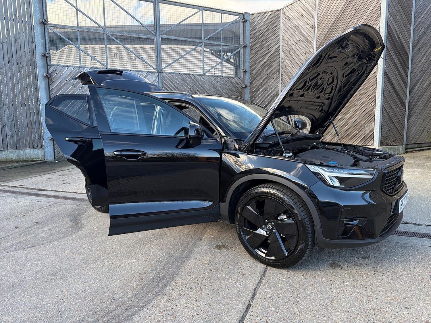 Used Volvo XC40 2025 for sale - 77487360: Photo 39