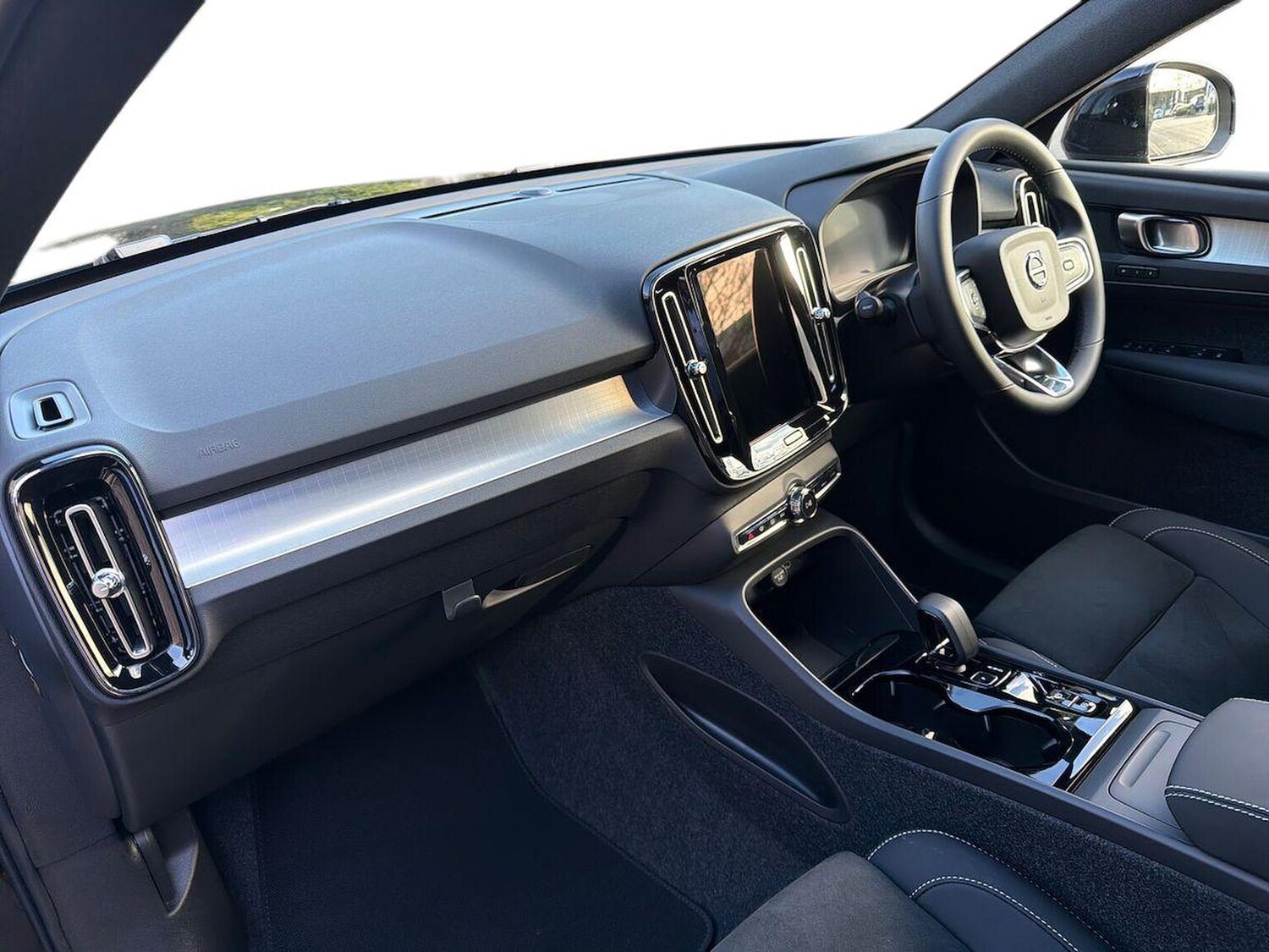 Used Volvo XC40 2025 for sale - 77487360: Photo 7