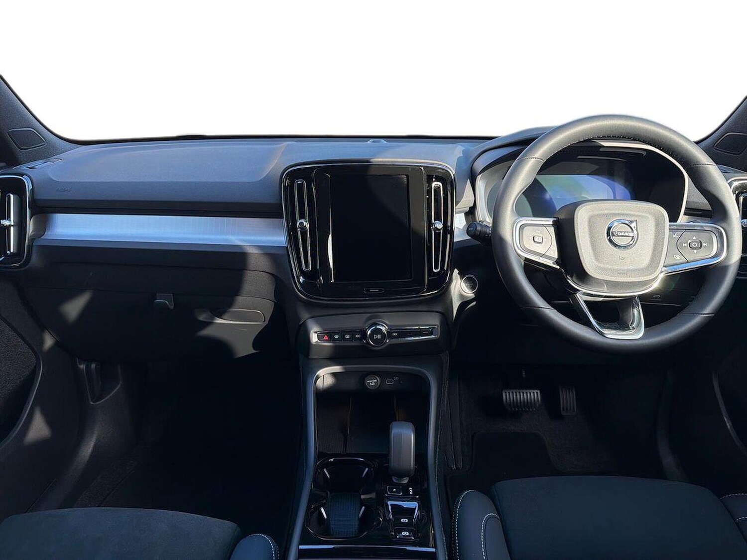 Used Volvo XC40 2025 for sale - 77487360: Photo 8