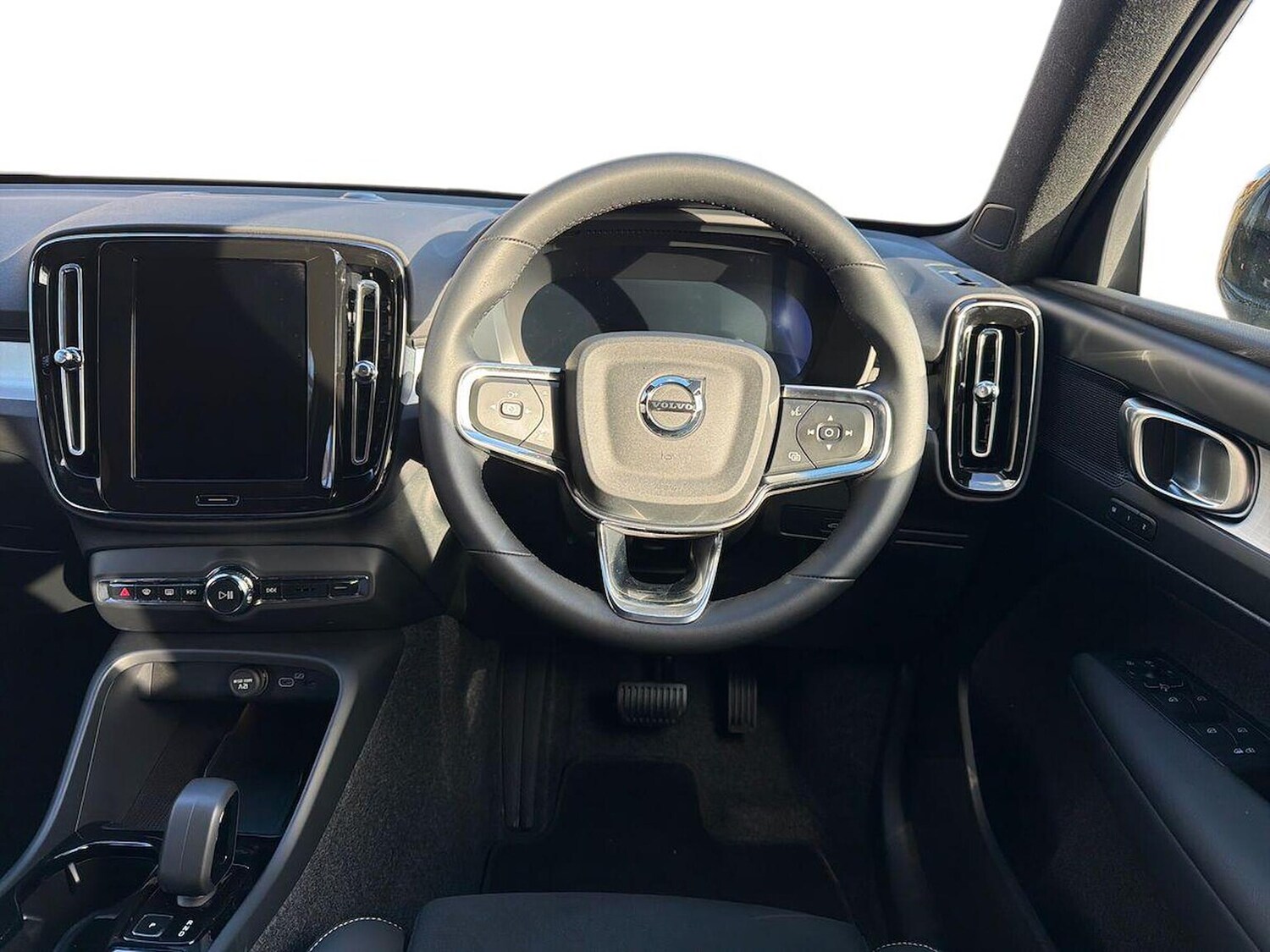 Used Volvo XC40 2025 for sale - 77487360: Photo 9