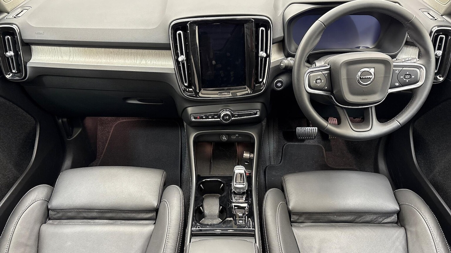 Used Volvo XC40 2025 for sale - 76450605: Photo 11