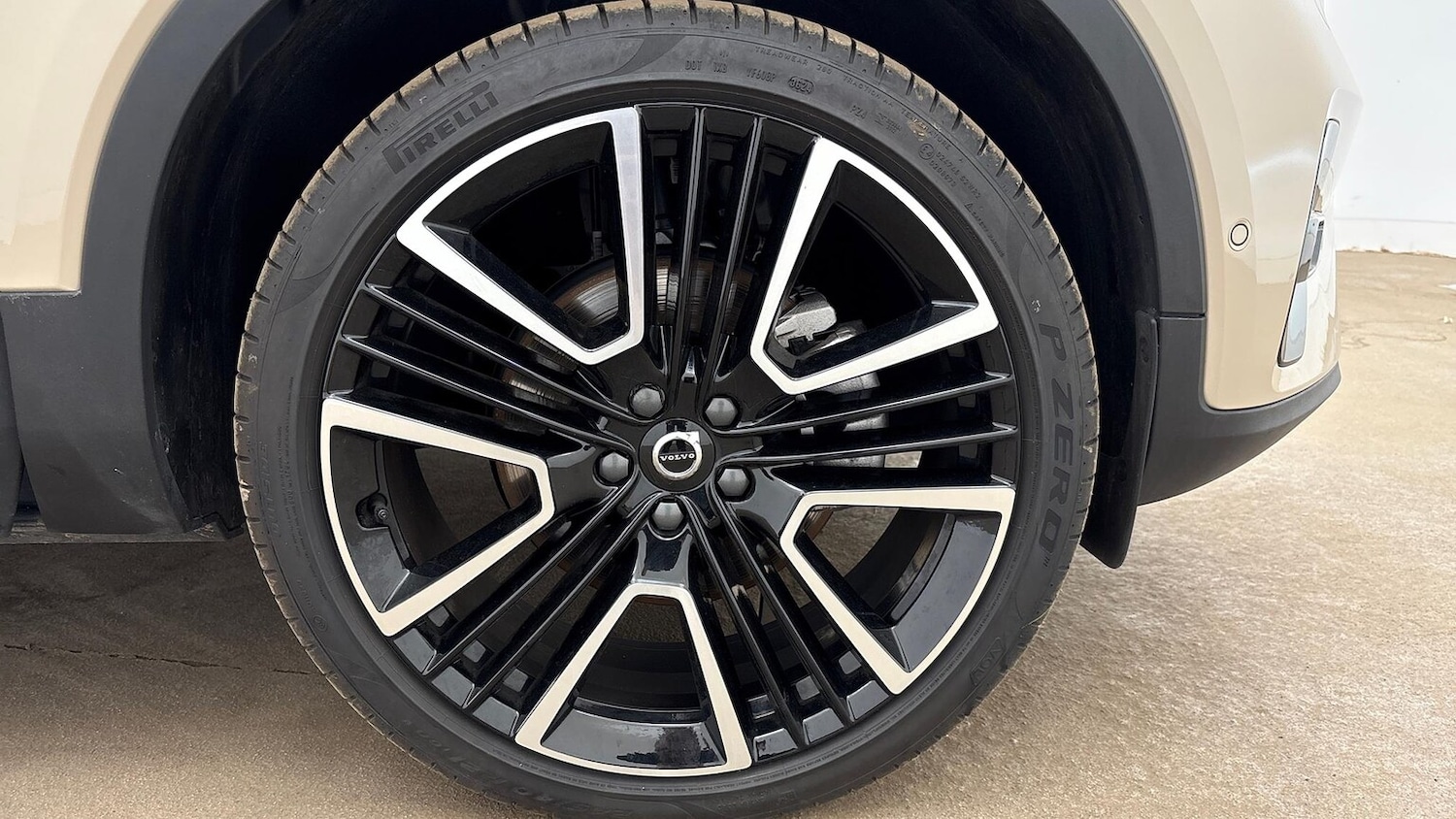 Used Volvo XC40 2025 for sale - 76450605: Photo 17