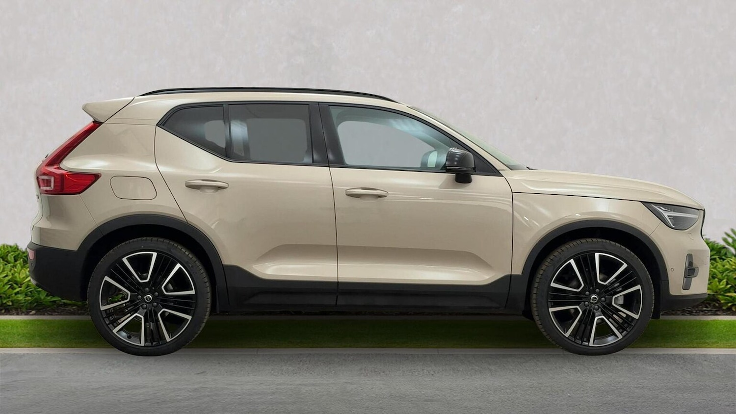 Used Volvo XC40 2025 for sale - 76450605: Photo 3