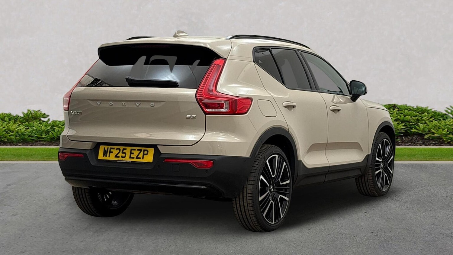 Used Volvo XC40 2025 for sale - 76450605: Photo 4