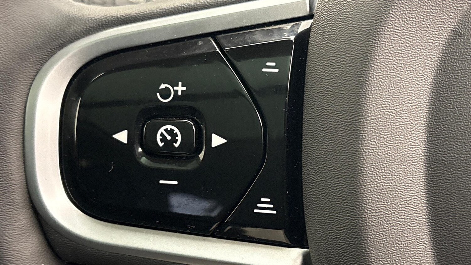 Used Volvo XC90 2025 for sale - 78139548: Photo 32