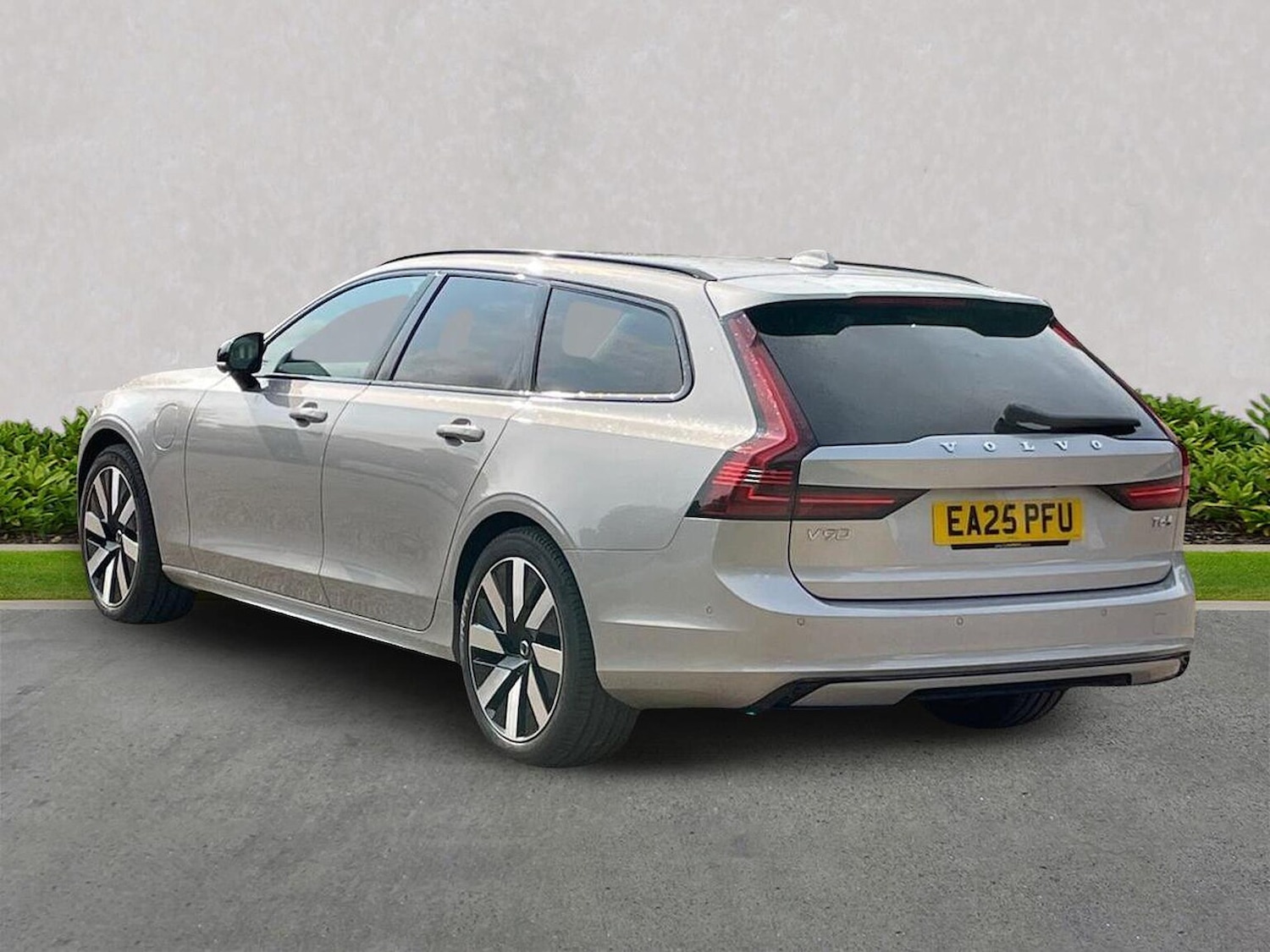 Used Volvo V90 2025 for sale - 76461817: Photo 2