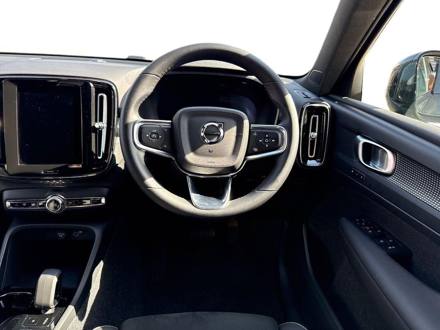 Used Volvo XC40 2025 for sale - 78194208: Photo 11